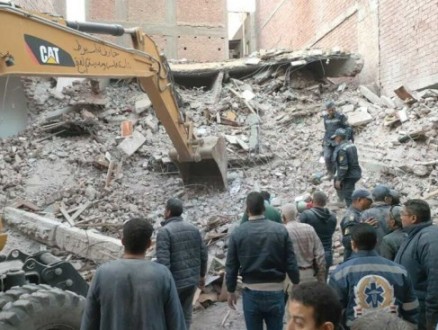 مصر: 6 قتلى إثر انهيار عقار في أسيوط