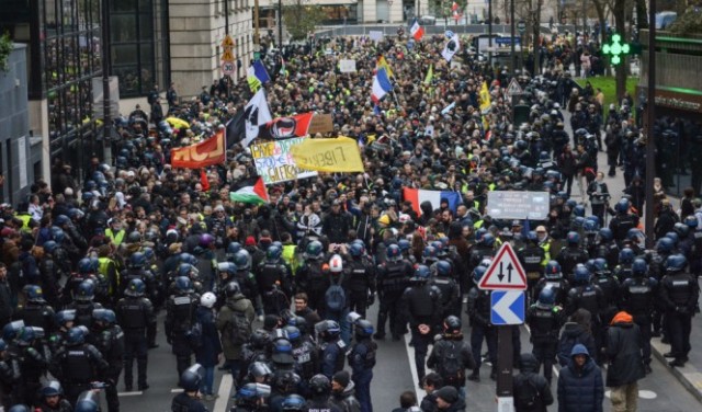 مظاهرات السترات الصفر تعود إلى شوارع باريس 