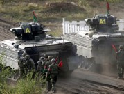 بريطانيا تزود أوكرانيا بدبابات وروسيا توسع الترسانة الهجومية