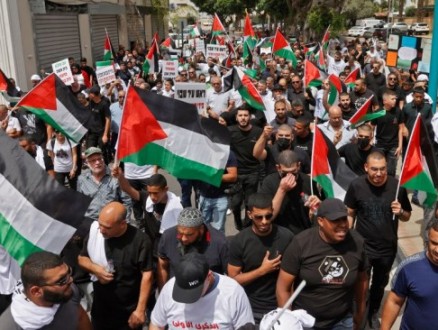 أمنستي: منع رفع العلم الفلسطيني محاولة لطمس هوية شعب ومخالف لحقوق الإنسان