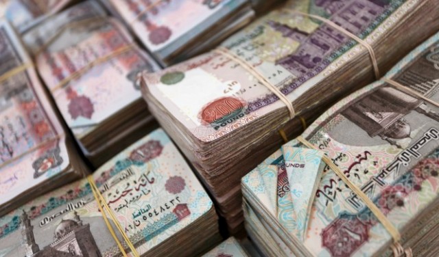الجنيه المصري يسجل هبوطا آخر مقابل الدولار وتوقعات بمزيد من التراجع