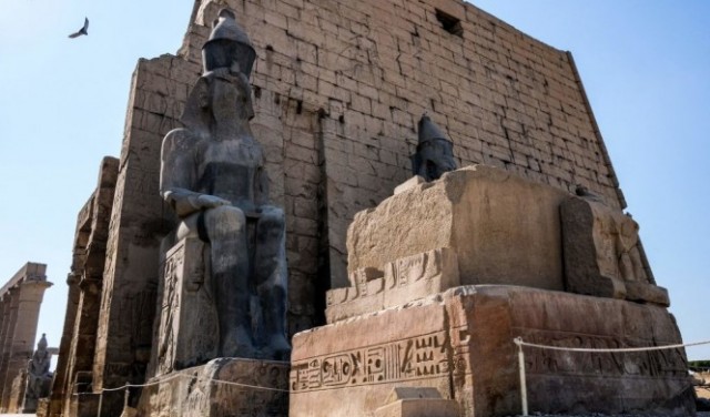 مصر: حبس 3 أشخاص لمحاولتهم سرقة تمثال فرعونيّ يزن 10 أطنان!
