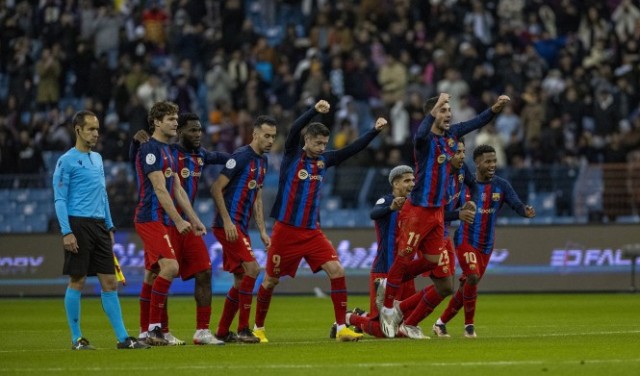 برشلونة يلاقي ريال مدريد في نهائي كأس السوبر الإسباني