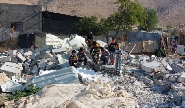 الاحتلال يهدم 5 منشآت سكنية في أريحا والخليل