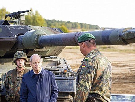 ألمانيا تواجه انتقادات لترددها في إرسال دبابات ثقيلة لأوكرانيا