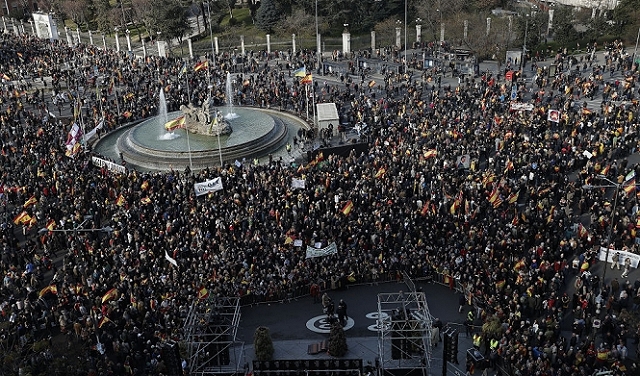 الآلاف يتظاهرون في مدريد ضد الحكومة اليسارية