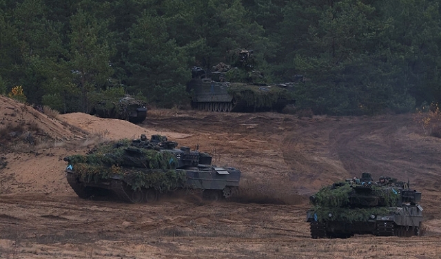 إمداد أوكرانيا بدبابات ثقيلة يصطدم بتردد ألمانيا في قاعدة رامشتاين