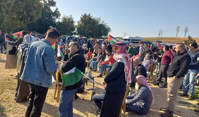  فلسطينيون يصدون اقتحام أعضاء الليكود والمستوطنين للخان الأحمر