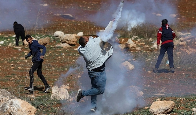 الضفة: إصابات بالرصاص والاختناق في مواجهات مع قوات الاحتلال