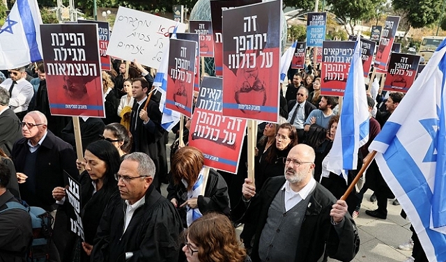 أكثر من 100 مؤرخ: حكومة نتنياهو خطر على وجود إسرائيل