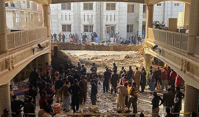 باكستان: 36 قتيلا وعشرات الجرحى إثر تفجير مسجد