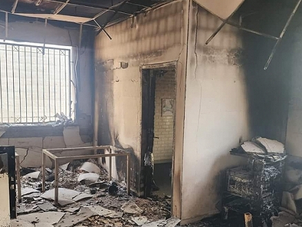 إحراق غرف الإدارة بمدرسة الهلال الابتدائية في رهط