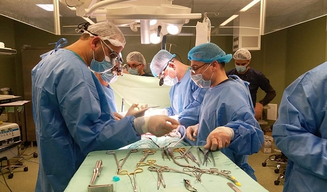 أطباء من فلسطينيي 48 يقومون بإجراء عمليات زراعة كلى بغزة