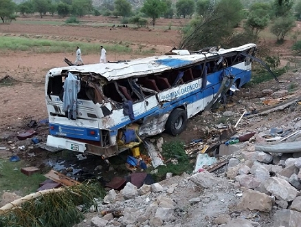 مصرع 17 باكستانيا في حادث بين حافلة وشاحنة
