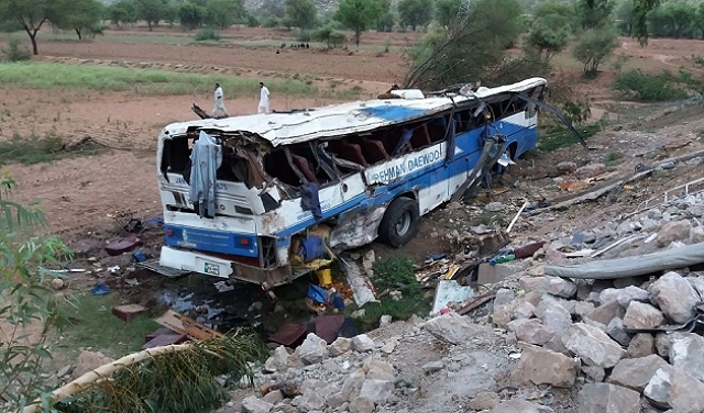 مصرع 17 باكستانيا في حادث بين حافلة وشاحنة