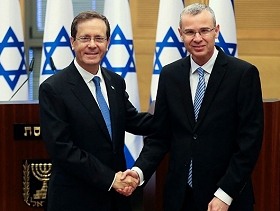 الرئيس الإسرائيلي يطالب بوقف مخطط إضعاف القضاء لـ"الحوار" وليفين يرفض
