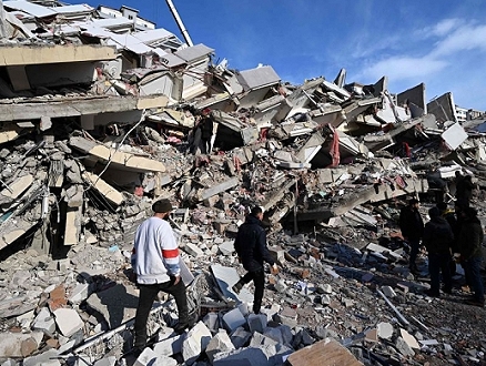 مصرع 71 فلسطينيا بزلزال تركيا وسورية