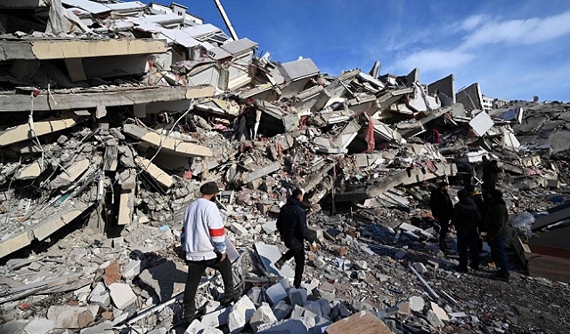 مصرع 71 فلسطينيا بزلزال تركيا وسورية