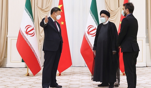 الرئيس الإيراني يلتقي نظيره الصيني في بكين
