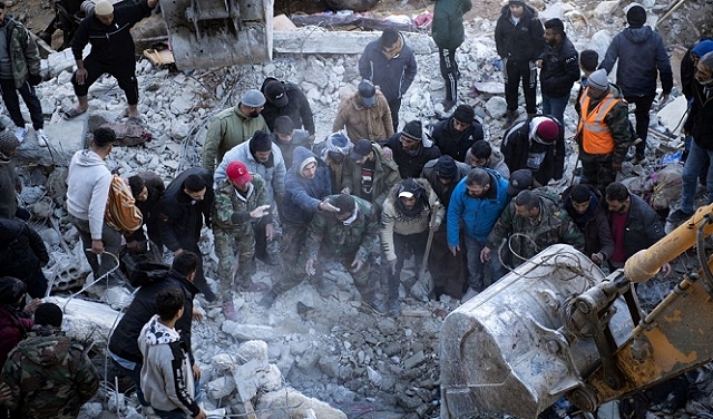 سوريون: لو كانت لدينا المعدات اللازمة لأنقذنا مئات الضحايا