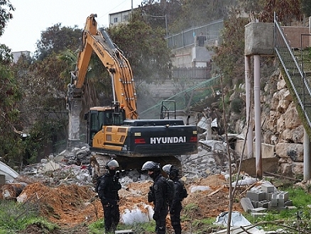 هدم في جبل المكبر واعتقالات بالضفة والقدس