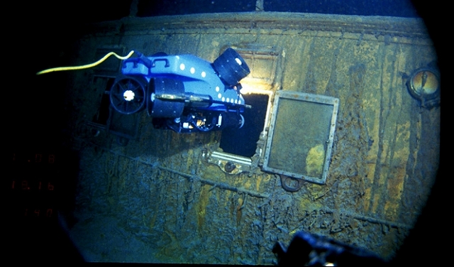 تسجيل مصور يظهر حطام سفينة 