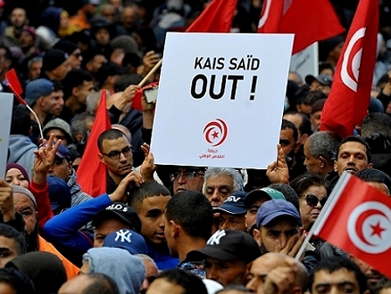 تونس: سعيّد يطالب بإسقاط ديون بلاده