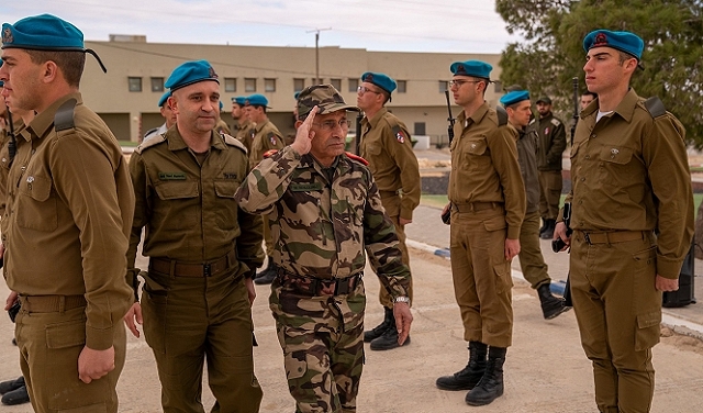 قائد سلاح المدفعية المغربي يزور إسرائيل
