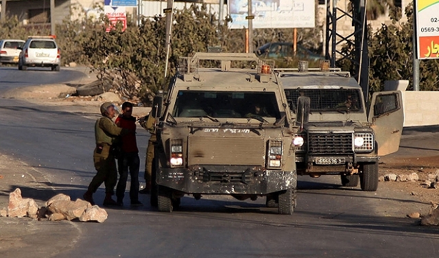 الاحتلال يعتقل ثلاثة شبان من مخيم جنين