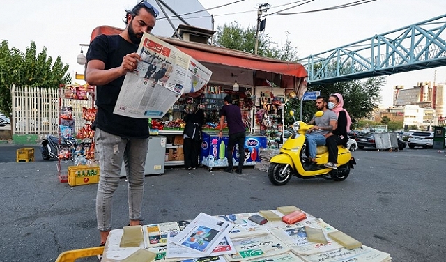 إيران تحظر صحيفة انتقدت السياسة الاقتصادية وشرطة الأخلاق