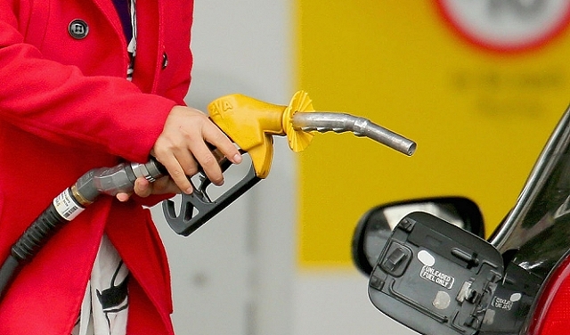 انخفاض طفيف في أسعار الوقود فجر الأربعاء