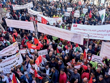 السلطات التونسية تمنع تظاهرة للمعارضة وتُصعّد حملة الاعتقالات