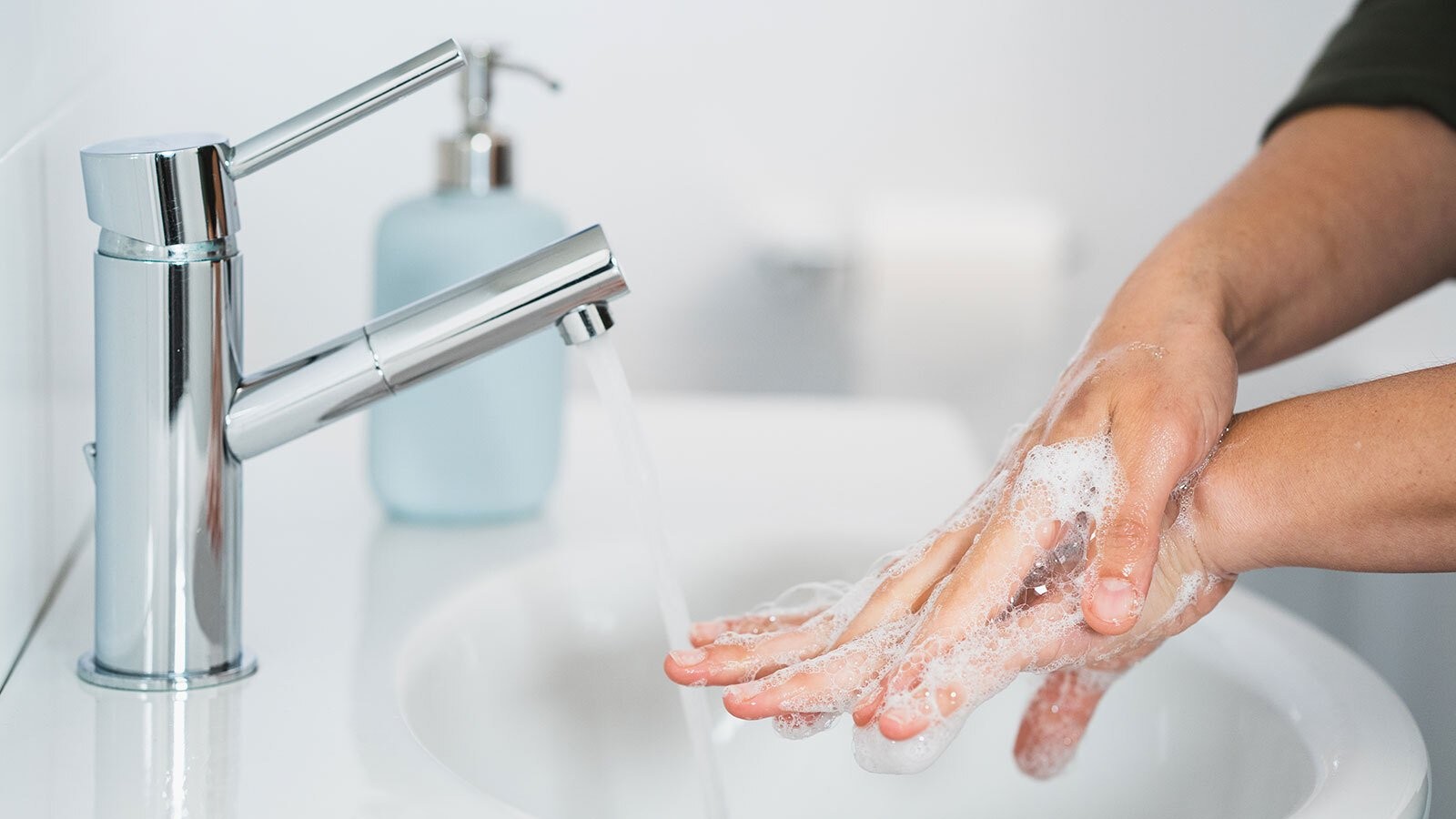 غسل اليدين لتقليل خطورة الإصابة بالإنفلونزا