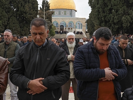 الاحتلال يبعد خطيب الأقصى محمد سرندح عن المسجد