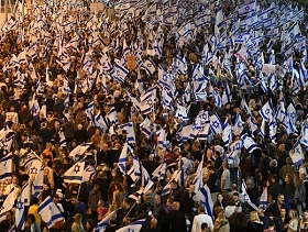 الاحتجاجات تؤخر زيارة أوستن لإسرائيل وتغيّر مكان اجتماعاته