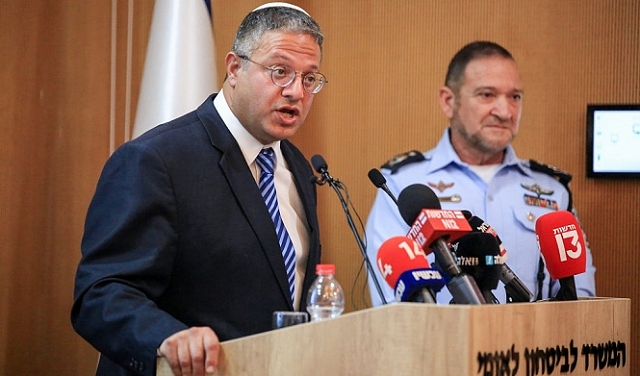 المستشارة القضائية للحكومة تأمر بتجميد عزل قائد الشرطة في منطقة تل أبيب