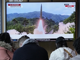 كوريا الشمالية تطلق صاروخين بالستيين بالتزامن مع مناورات لواشنطن وسول