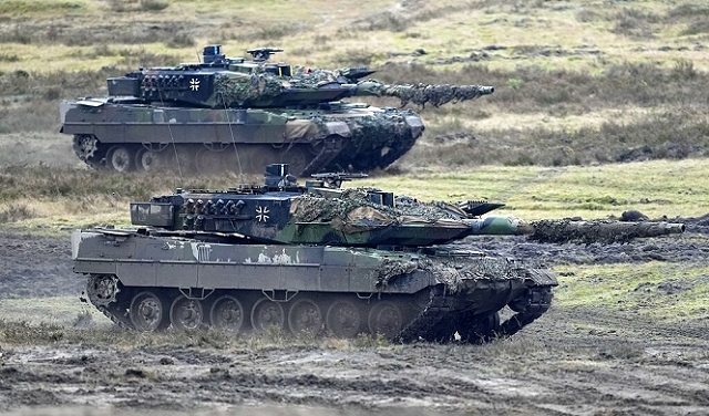 معارك محتدمة في باخموت وأوكرانيا تستعد لاستخدام دبابات 