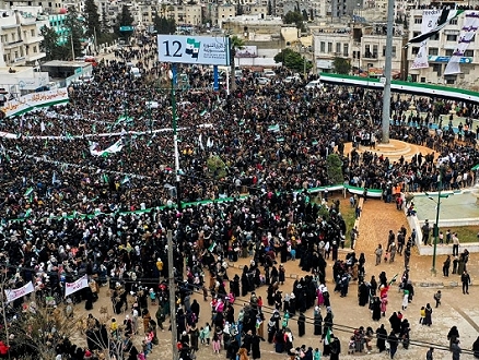 12 عاما على الثورة السورية: الآلاف يتظاهرون ضد نظام الأسد بإدلب