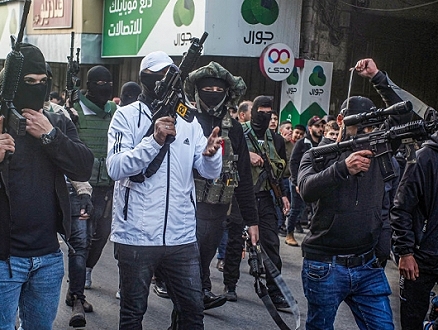 استطلاع: أغلبية الفلسطينيين تؤيد الجماعات المسلحة ويرجحون اندلاع انتفاضة