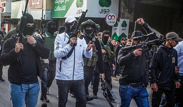 استطلاع: معظم الفلسطينيين يؤيدون الجماعات المسلحة ويتوقعون انتفاضة