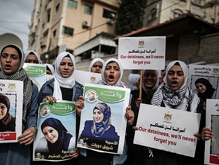 في يوم الأم: الأسيرات يبعثن برسالة لأمهات الشعب الفلسطيني