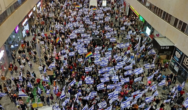 إضعاف القضاء: الاحتجاجات تمنع مشاركة نتنياهو والوزراء في مؤتمرات