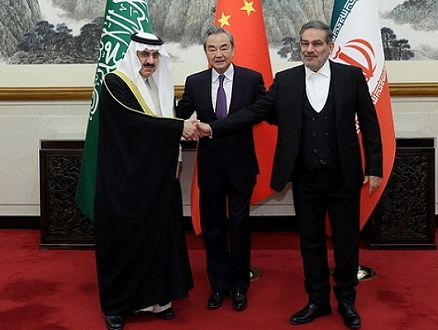 وزيرا خارجية السعودية وإيران يتفقان على اللقاء تمهيدا لإعادة فتح السفارات