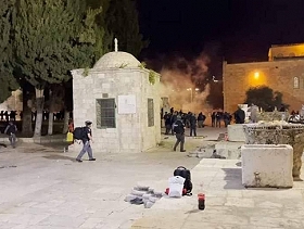قوات الاحتلال تقتحم المسجد الأقصى وإخلاء المعتكفين منه بالقوة