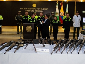 قائد الشرطة الكولومبيّة يلجأ لطرد الأرواح لمكافحة العصابات: "لقد رأيت الشيطان"!