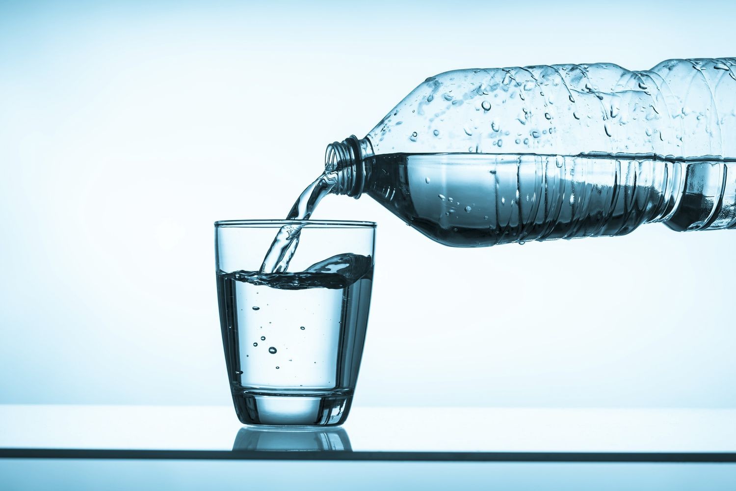 الماء من أهم المشروبات التي تحارب العطش
