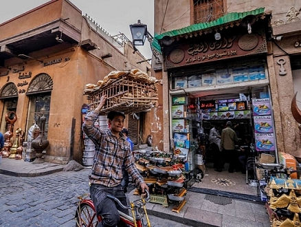 مصر ترفع أسعار الفائدة للحد من ارتفاع التضخم