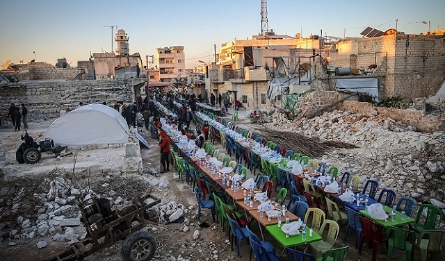 حلب: إفطار جماعي في المنازل المدمرة جراء الزلزال