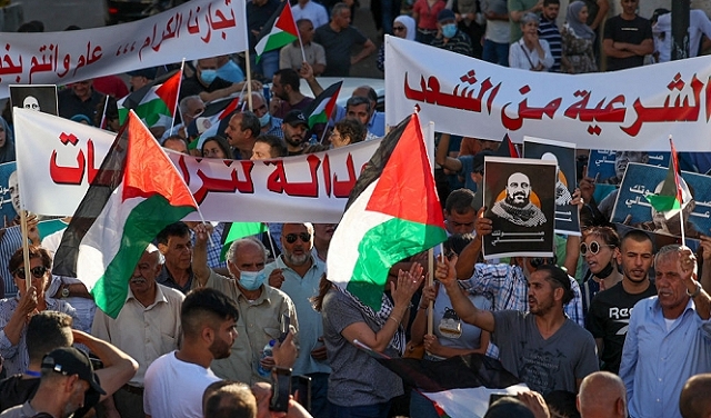 لماذا لم تثر المعارضة الفلسطينية مثلما ثارت المعارضة الإسرائيلية؟